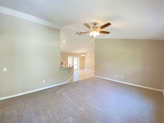 Photo - Desirable SW Ocala Neighborhood- 3/2/2 **W...