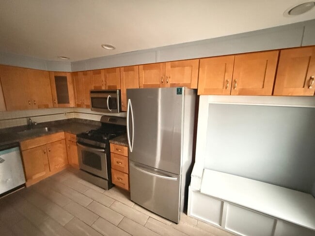 Building Photo - Spacious 3BR Home in Overbrook Park – Front Yard, Modern Kitchen, Washer and Dryer & Basement