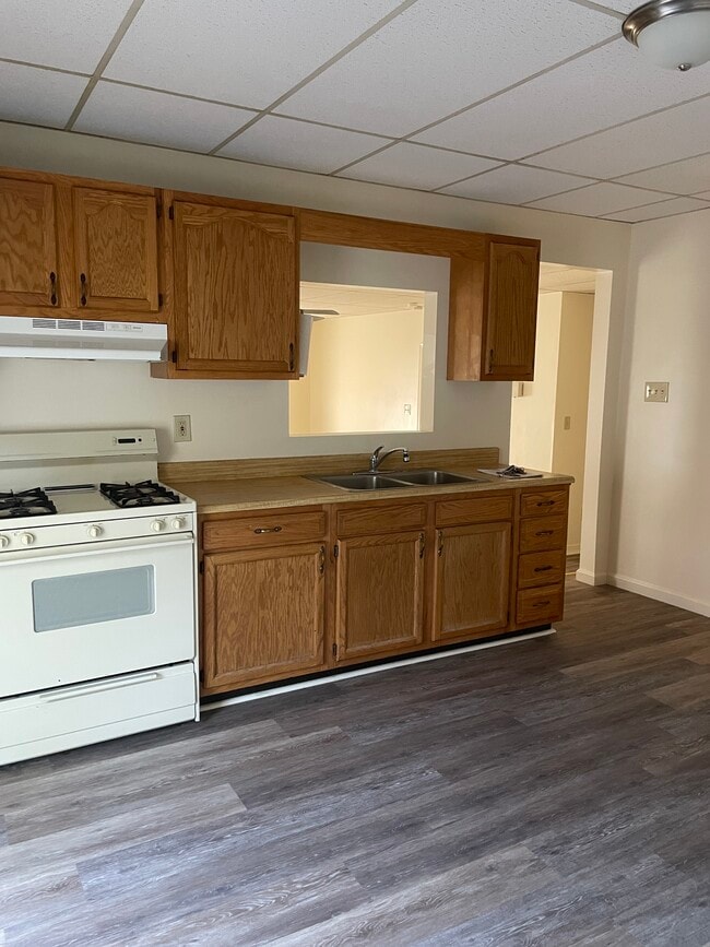 Building Photo - 1700 Centre Ave Unit F Rental