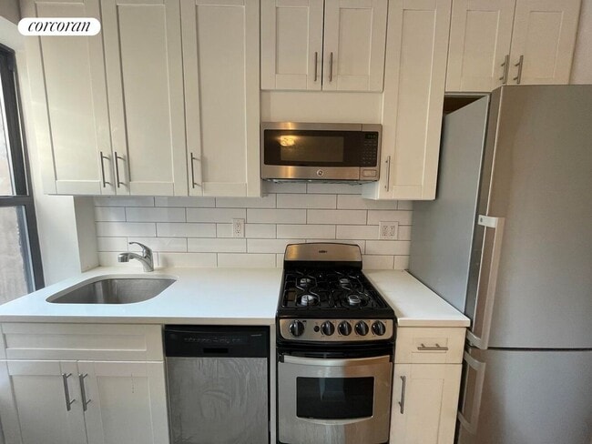 Building Photo - 536 E 82nd St Rental