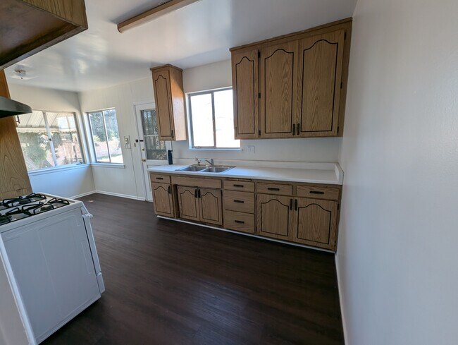 Photo - 2215 W 157th St