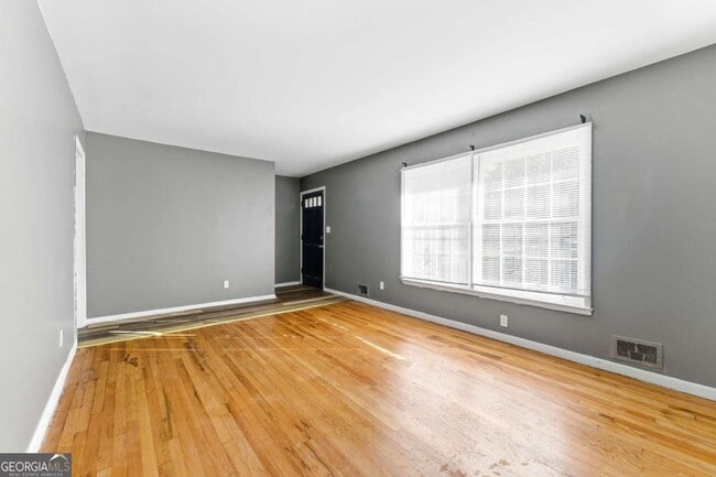 Photo - 1961 Valley Ridge Dr SW