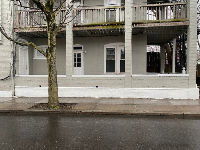 Building Photo - 448 N 6th St Unit 1