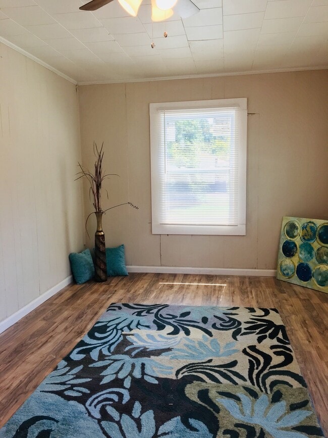 Photo - COMING SOON! DEPOSIT-FREE Renting option thru OBLIGO! Deposit Alternative available.