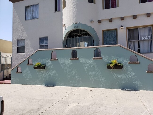 Photo - 2121 Long Beach Boulevard Long Beach, CA 90806