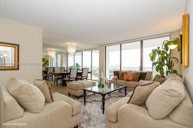 Photo - 19707 Turnberry Way Unidad C