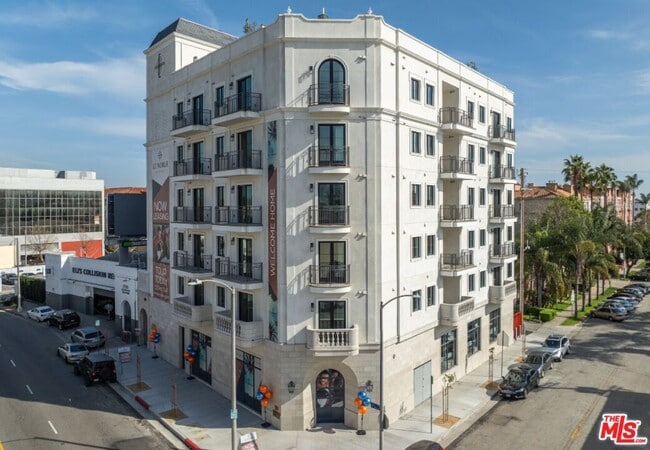 Building Photo - 5768 W 3rd St Unit 507 Rental