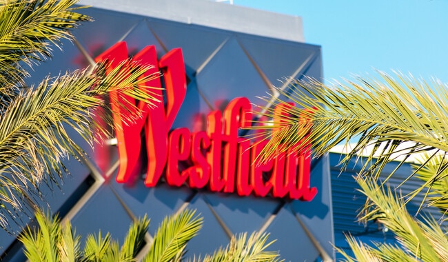 Enjoy easy-access to nearby shopping, dining and entertainment including Westfield UTC located just 10 minutes away.