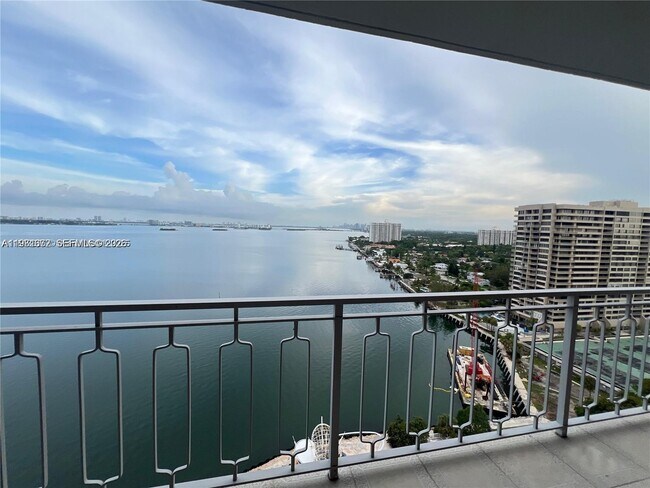Building Photo - 11111 Biscayne Blvd Unit 20E