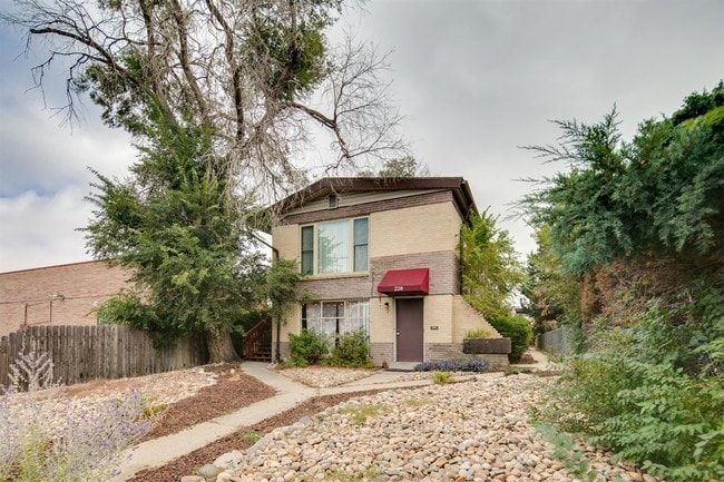 Photo - 220 S Holly St