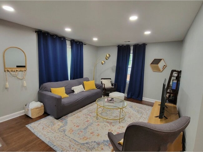 Photo - 1372 Lockwood Dr SW