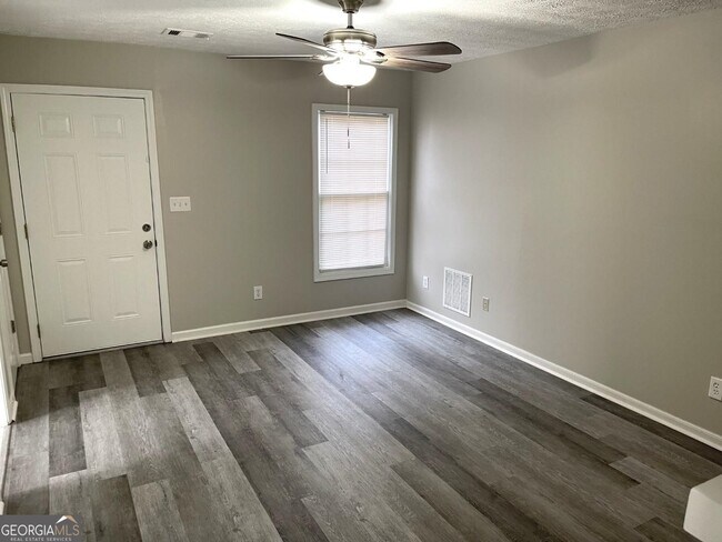 Photo - 859 Park Pl NE