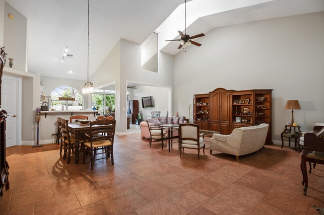 Photo - 202 Sabal Palm Ln