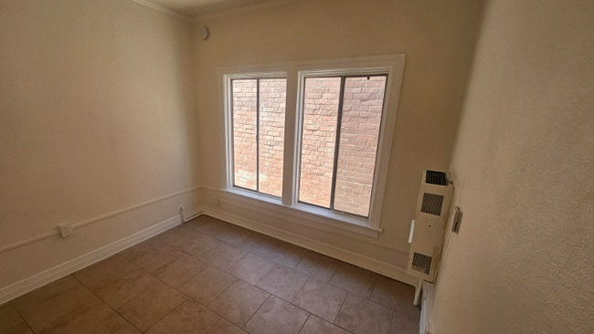 Photo - 239 W 25th St Unidad 6