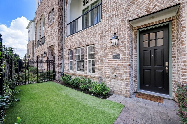 Photo - 1110 Thompson St