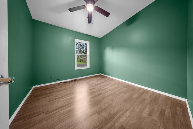 Photo - 870 Taylor Ave