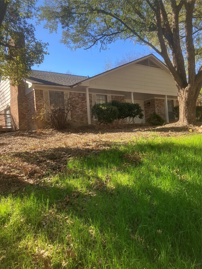 Building Photo - 2525 Robinson Way