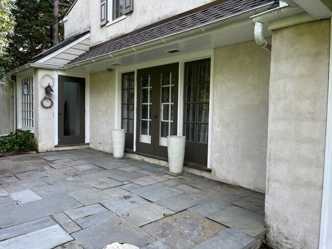 Photo - 2 River Rd Unit Apt 2