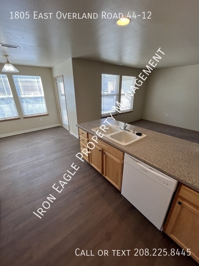 Photo - 1805 E Overland Rd