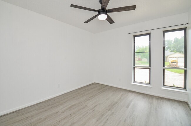 12266 Huntington Venture Dr