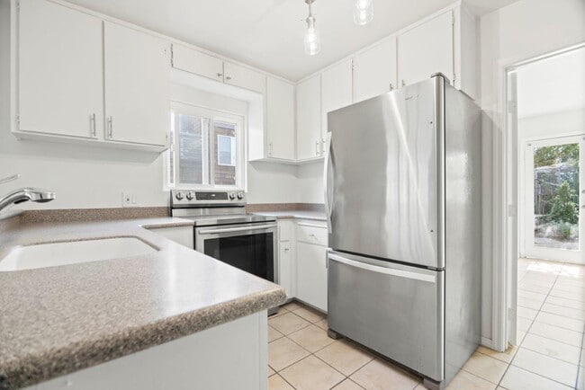 Building Photo - Sierra Seaside Flats