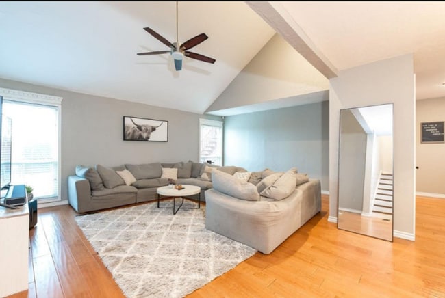 Photo - 301 SE 34th St