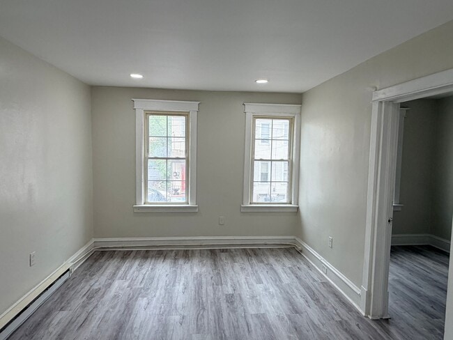 Photo - 1020 W Market St Unidad 2