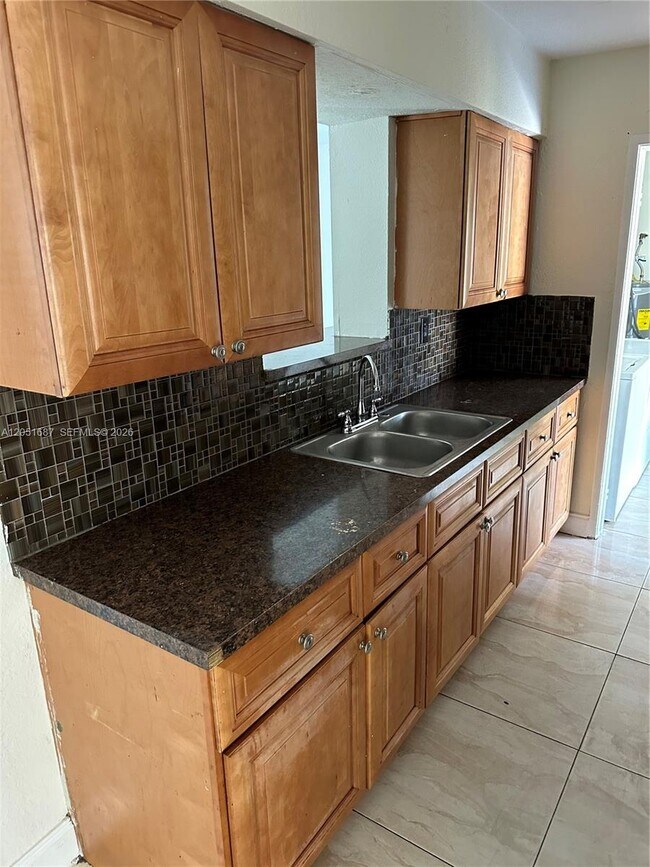 651 SW 30th Ave