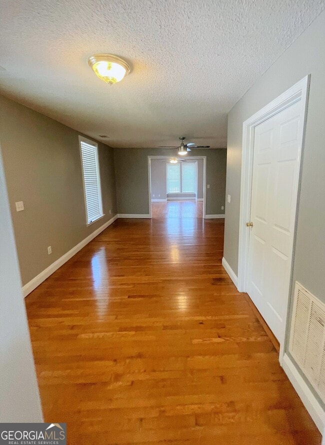 Photo - 102 Lipham St