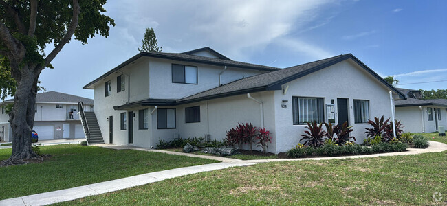 Building Photo - 805 Tiffany Dr W Rental