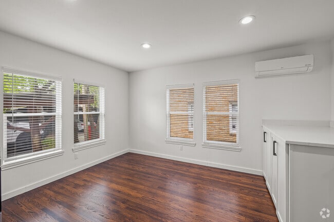 1BR, 1BA - 525SF - Living Room - 5910 Oram St