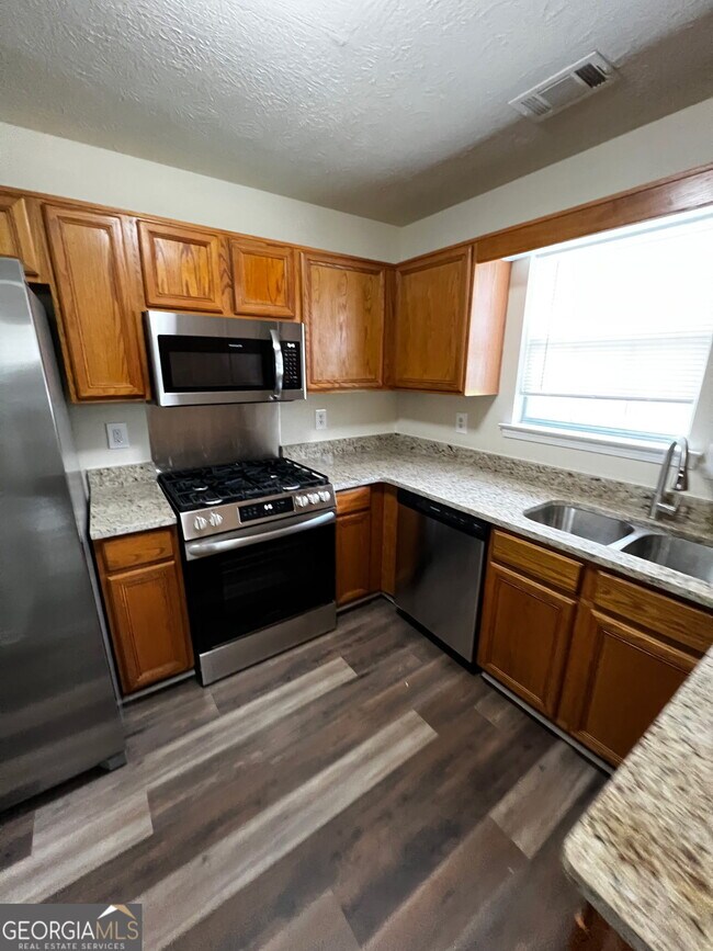 Photo - 2360 Wellington Cir