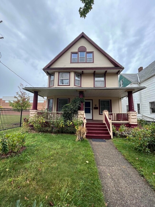 Building Photo - 1794 W 54th St