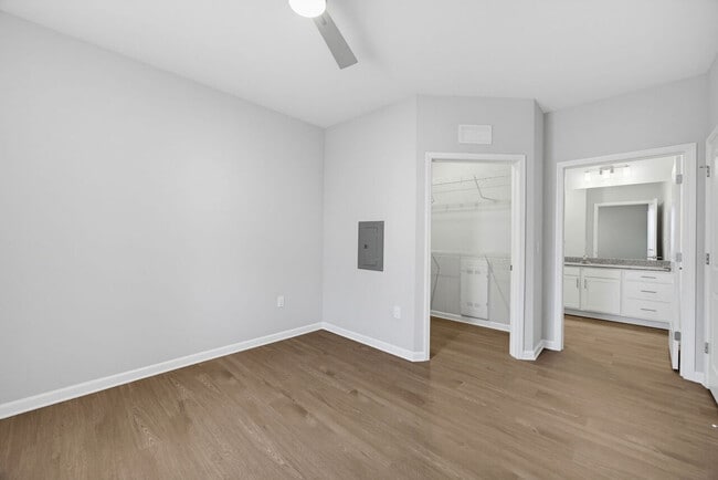 Building Photo - Metropolitan Place Apartments