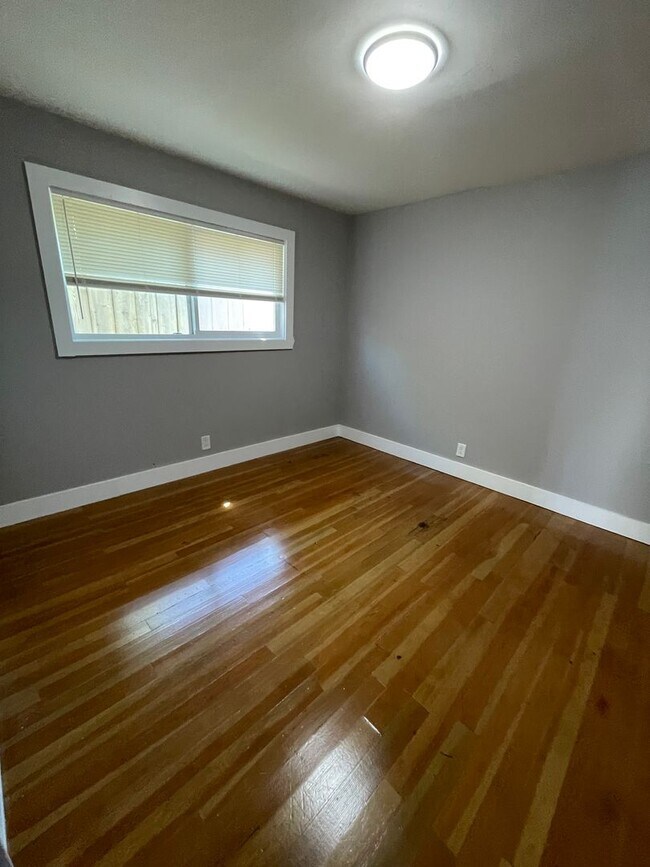 Photo - 2 Bedroom/1 Bath Upper Unit Unidad 6225