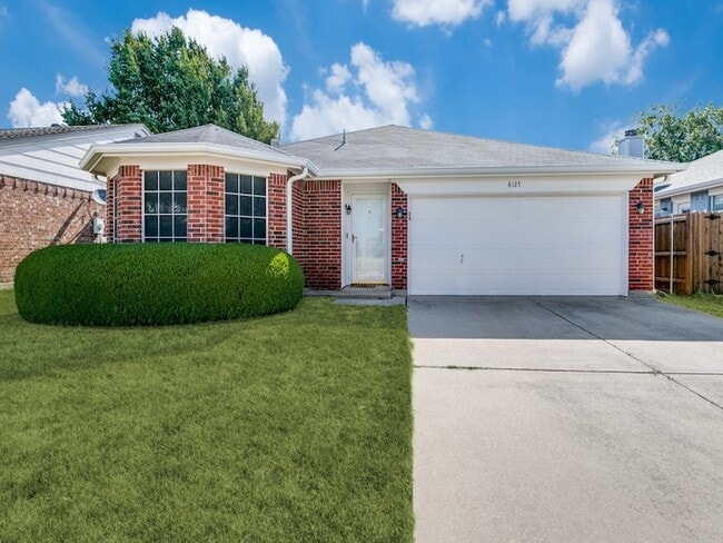 Building Photo - 8125 Dripping Springs Dr