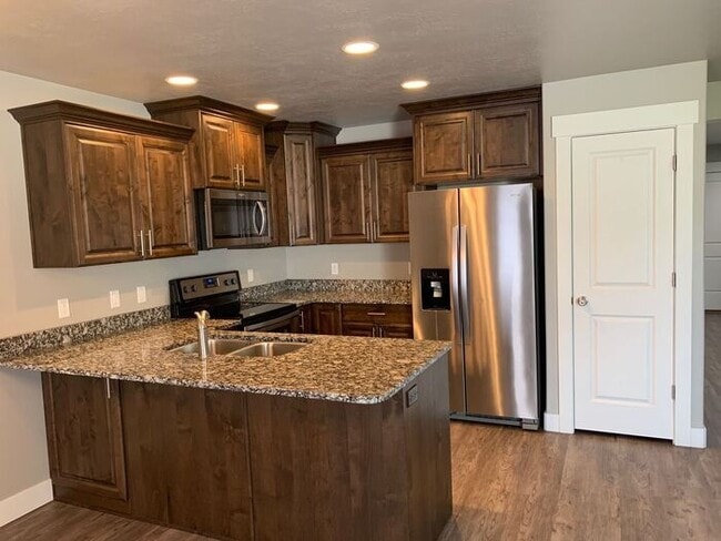 Photo - Spacious Townhome with 1 car garage w/ Mountain Views