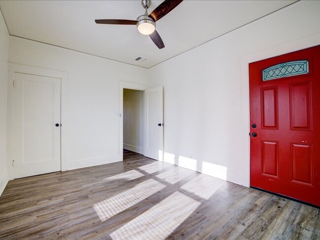 Photo - Cozy & Stylish 2-Bedroom Home with Spacious Backyard!  WATER, TRASH AND SEWER INCLUDED!!!!!