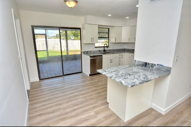 Photo - 1417 SW Vicuna Ln