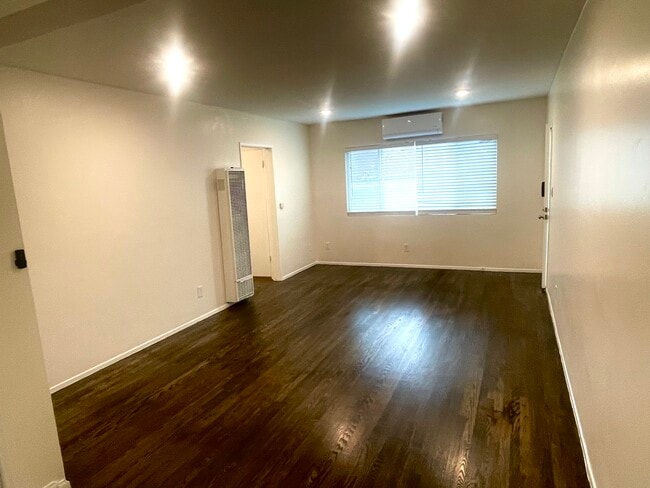 LIVING AREA - 1635 Lucile Ave