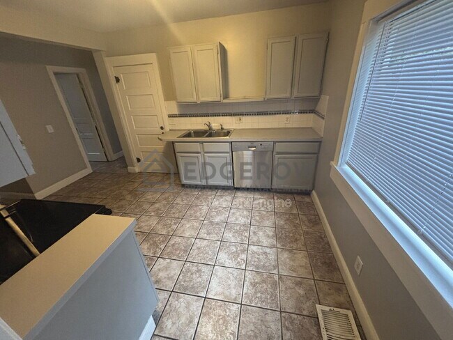 Photo - 1520 Quarry Ave NW