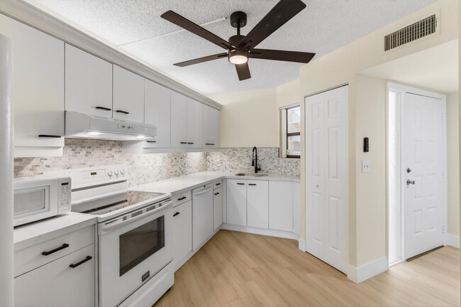 Photo - 5900 Camino Del Sol Unit 304