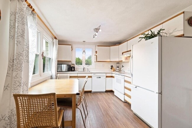 Photo - 13 Circuit Ln