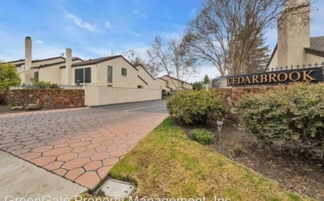 Building Photo - 1102 Cedar Creek Dr Unit 3