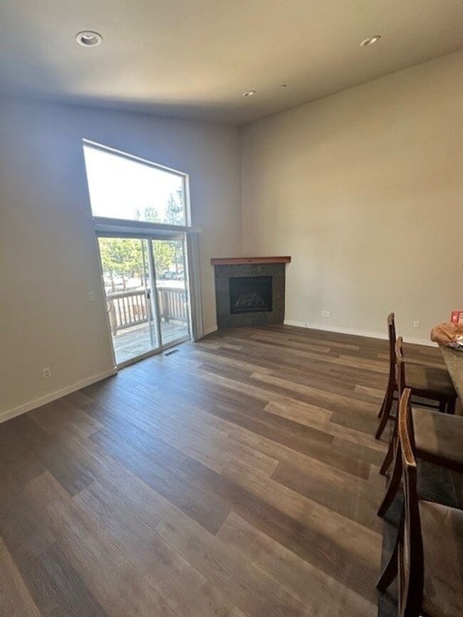 Photo - Lovely, recently remodeled 3Bd townhouse duplex! Available for viewing now! Call me to inquire to...
