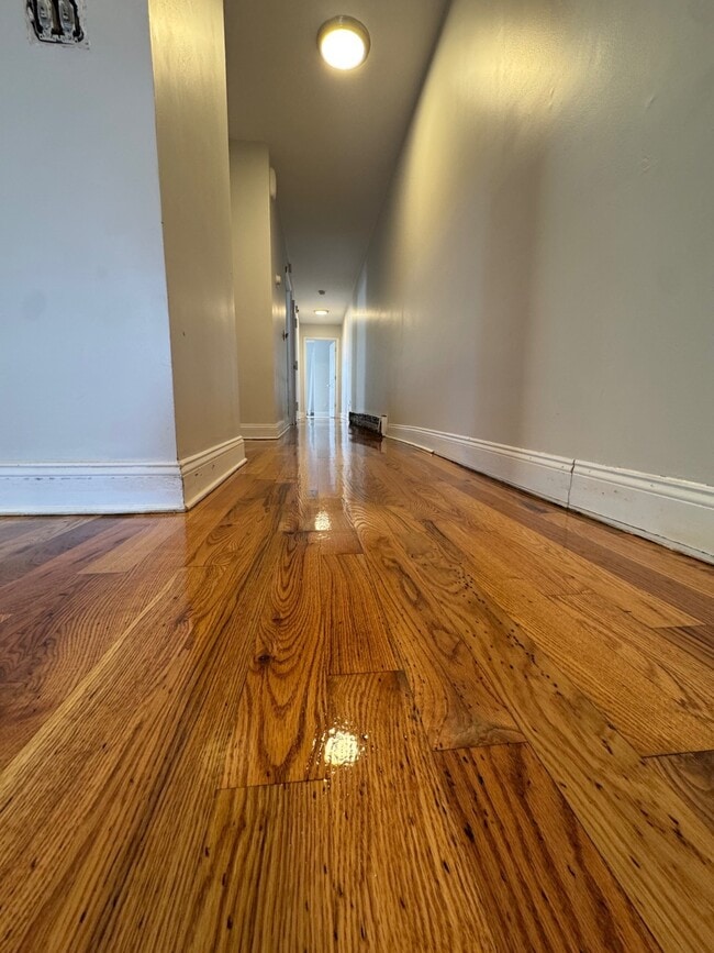 Building Photo - 557 Beach 47th St