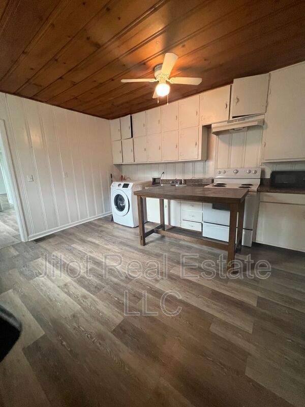 Photo - 3374 Colville Ave