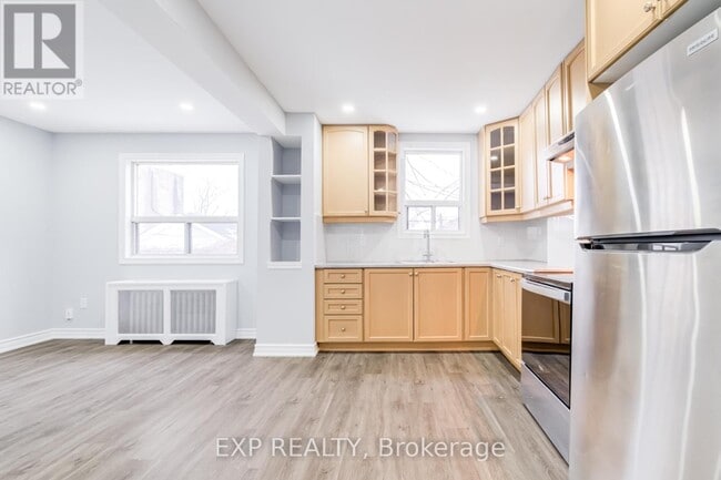 Photo - 384 Oakwood Ave