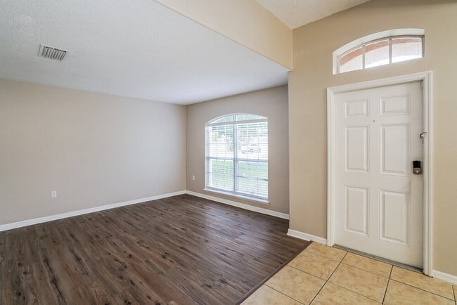 903 Bonneville Ln