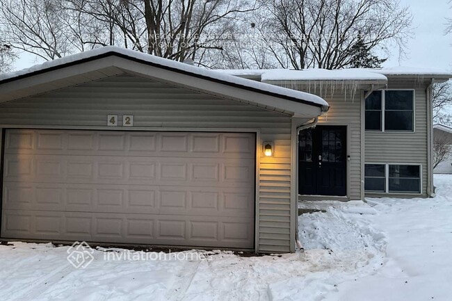 Building Photo - 42 Holly Dr